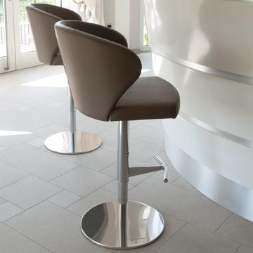 Sgabello Doris P53 regolabile
